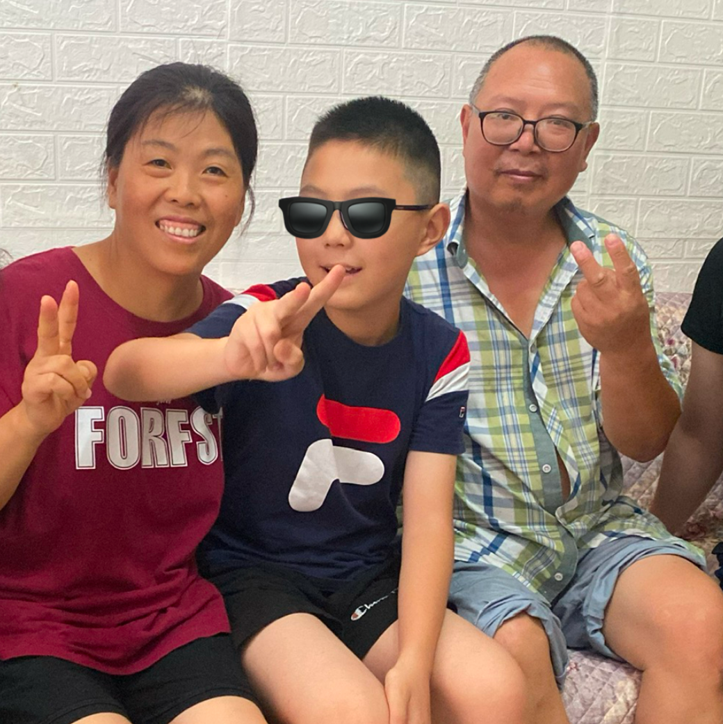 XinYang with his family and HS staff